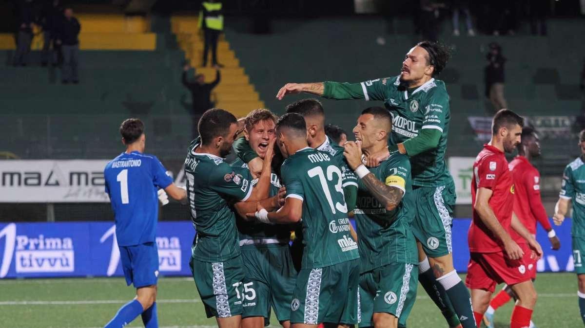 Casertana, non solo De Vito nel mirino: puntato un attaccante dell'Avellino