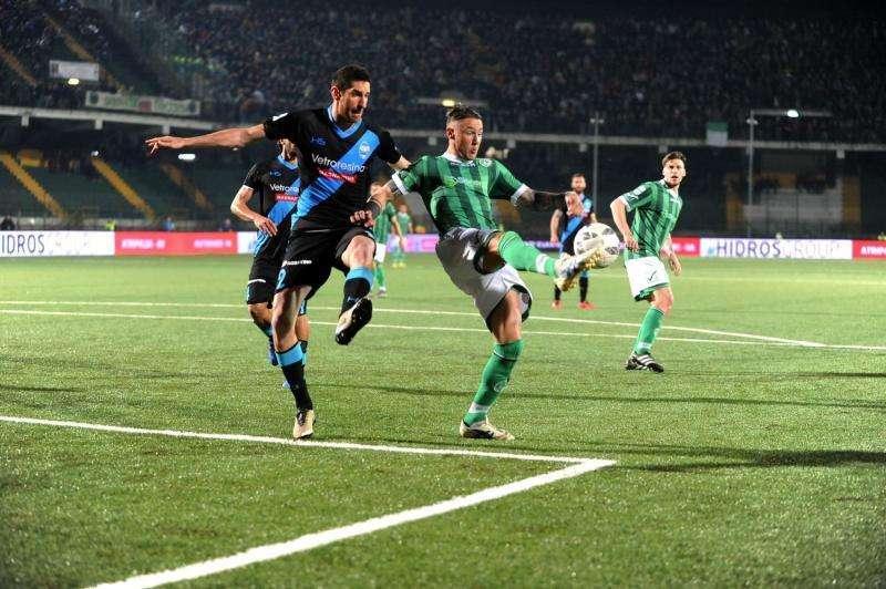 Avellino infinito: all'ultimo assalto Perrotta stende il Carpi, delirio al Partenio-Lombardi (1-0)