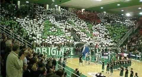 Basket - I lupi sbranano le aquile: è super Sidigas, Trento demolita 110-72