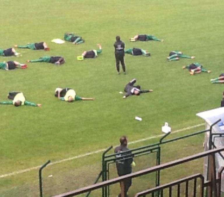 RILEGGI LIVE TA - Allenamento pomeridiano 21-07-2014, lavoro con la palla per i Lupi poi partita a campo ridotto. I verdi battono i gialli