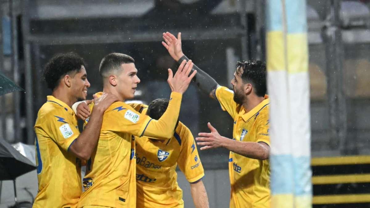 Domani Avellino-Frosinone, numeri a confronto: ciociari primi per punti fuori casa