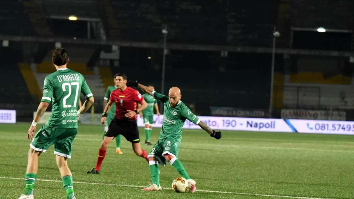 Troppa Ternana per un Avellino incerottato: 4-1, umbri in B e Bari a -4 dai lupi