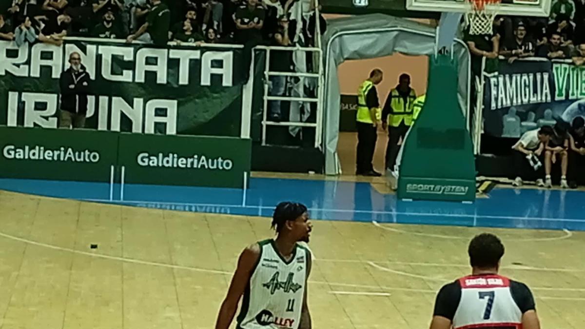 Avellino Basket, terza vittoria su tre partite: battuta Forlì 94-81 nello scontro al vertice