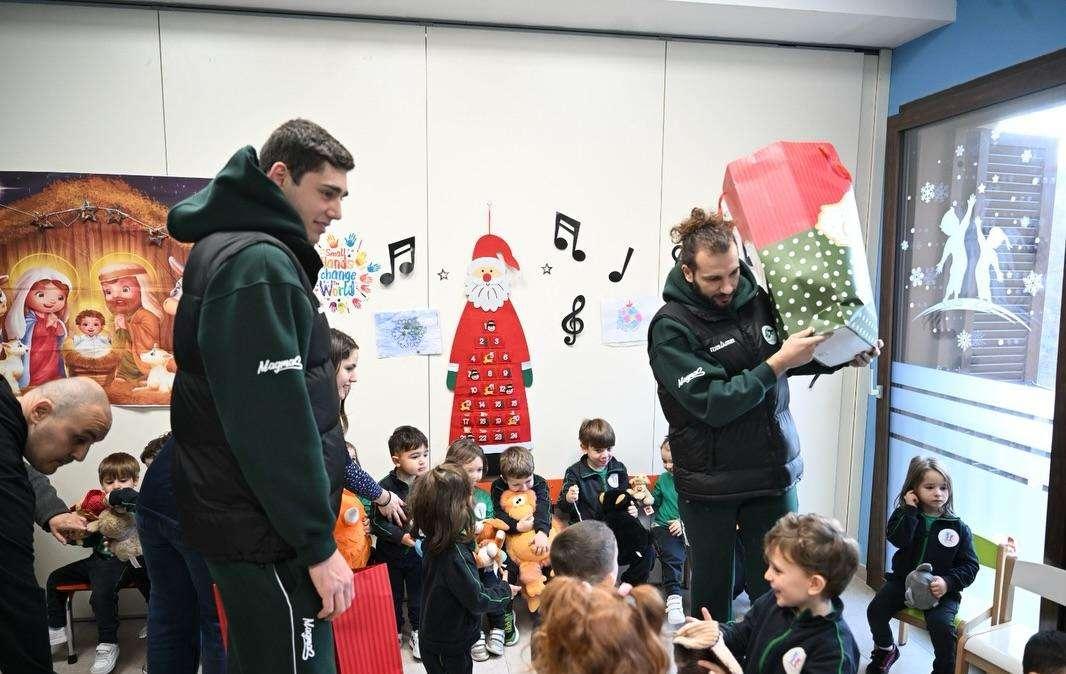 Un abbraccio lungo una sera: il Natale dell’Avellino Basket