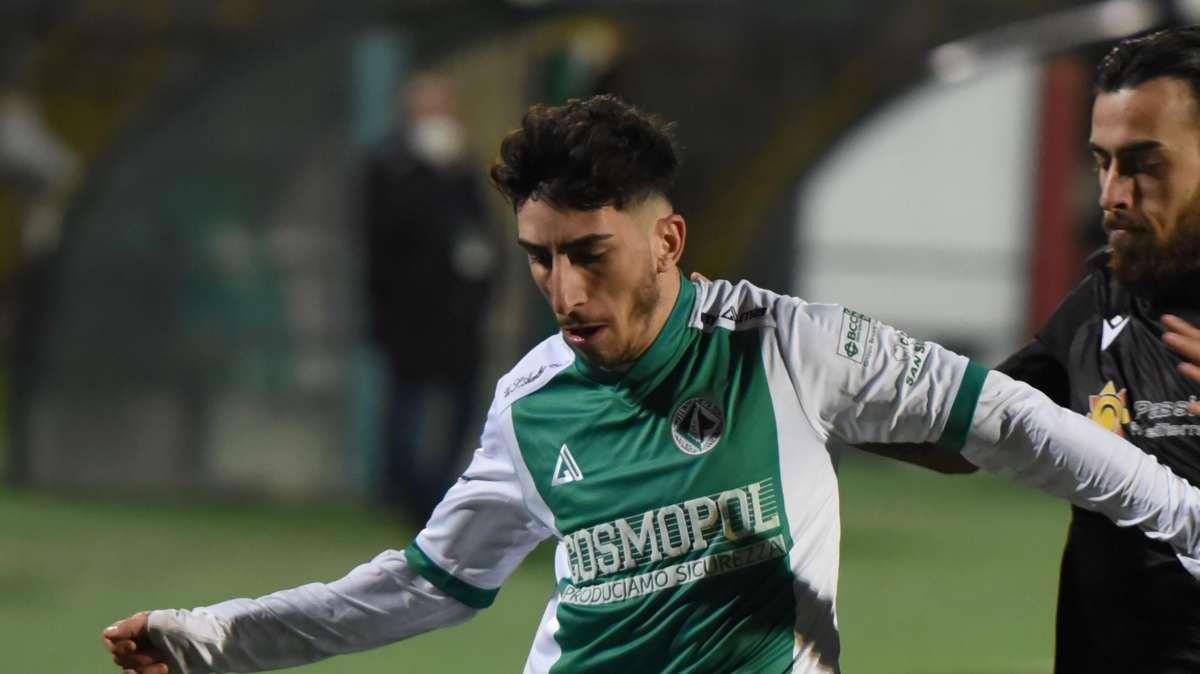 CdS - Avellino contestato, bocciati dalla cintola in su