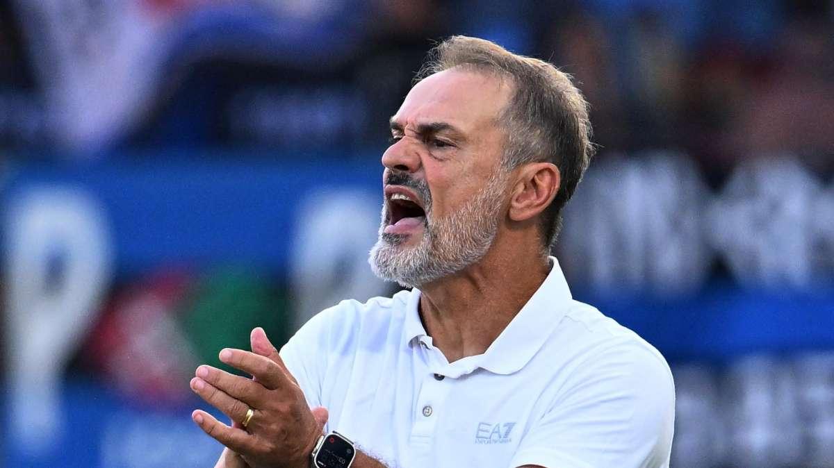 UFFICIALE - Bari, esonerati il tecnico Vivarini e il ds Magalini