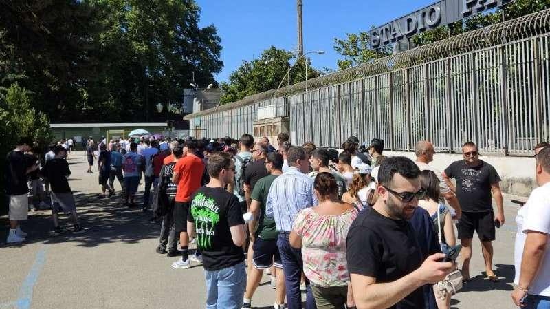 Parte la campagna abbonamenti: lunghe file ai botteghini fin dalla mattina