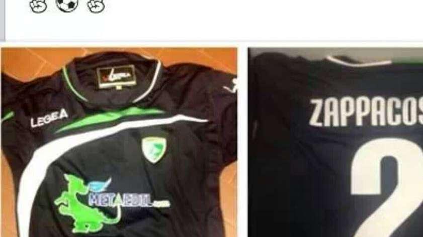 Avellino, Zappacosta svela la maglia che verrà indossata questa sera
