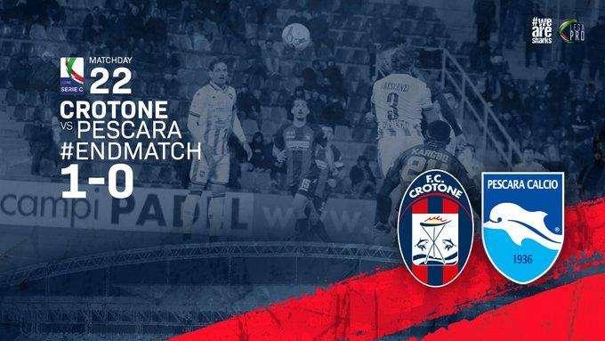 Il Crotone batte il Pescara e non molla il Catanzaro. Finisce 1-0 allo Scida