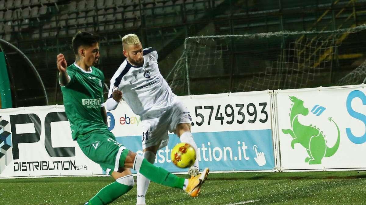 Avellino spalle al muro contro il Messina: Taurino cambia modulo per salvare la panchina. Presentazione e probabile formazione