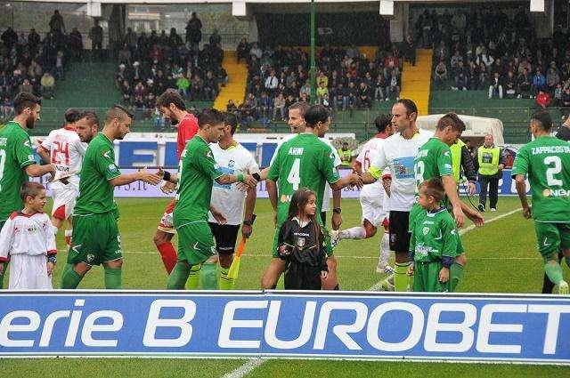 I precedenti di Bari-Avellino: solo due vittorie per i lupi al "San Nicola"