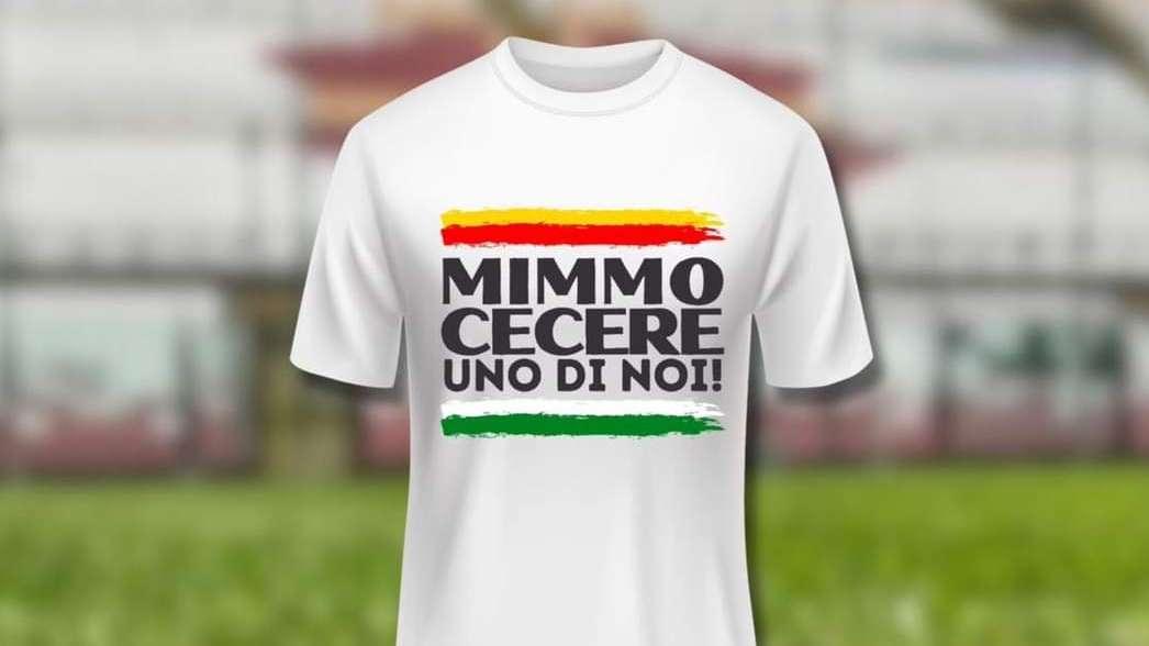 FOTO - La maglia commemorativa in ricordo di Mimmo Cecere 