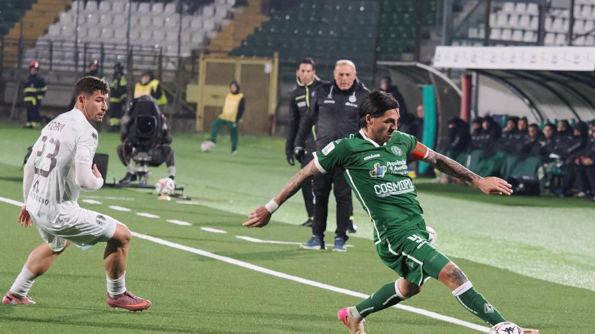 Patierno, la Reggina offre un biennale. La buonuscita dell'Avellino...