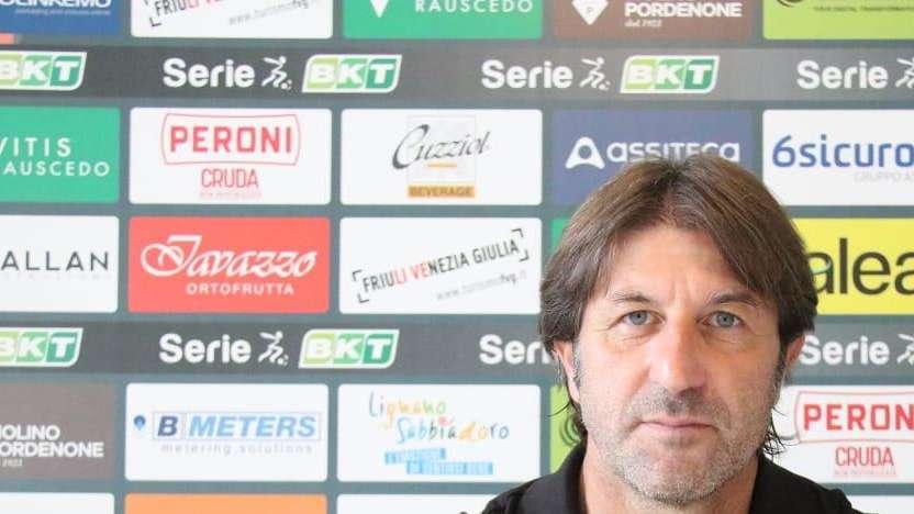 Per 24 ore si guarderà solo al campo, da domani all-in sull'allenatore