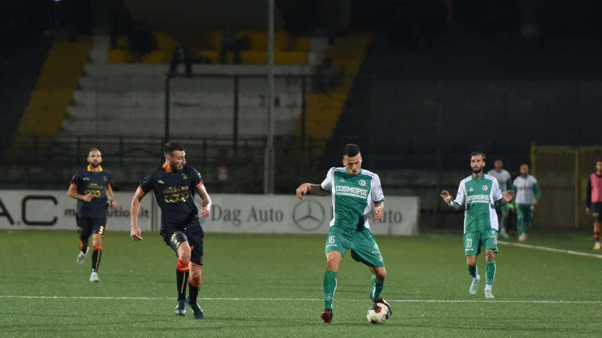 Avellino incerottato ma vincente: successo storico a Taranto e irpini in scia