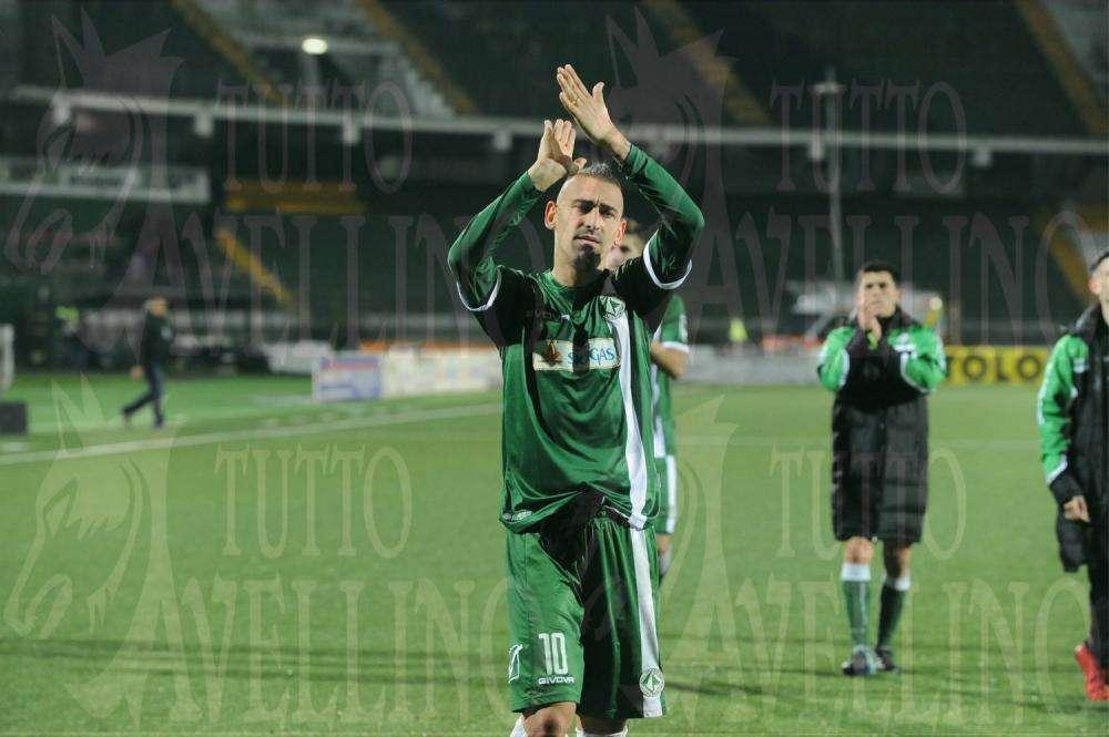 Avellino-Pescara 2-2, due volte gli irpini recuperano lo svantaggio, e nel finale Castaldo chiede il rigore