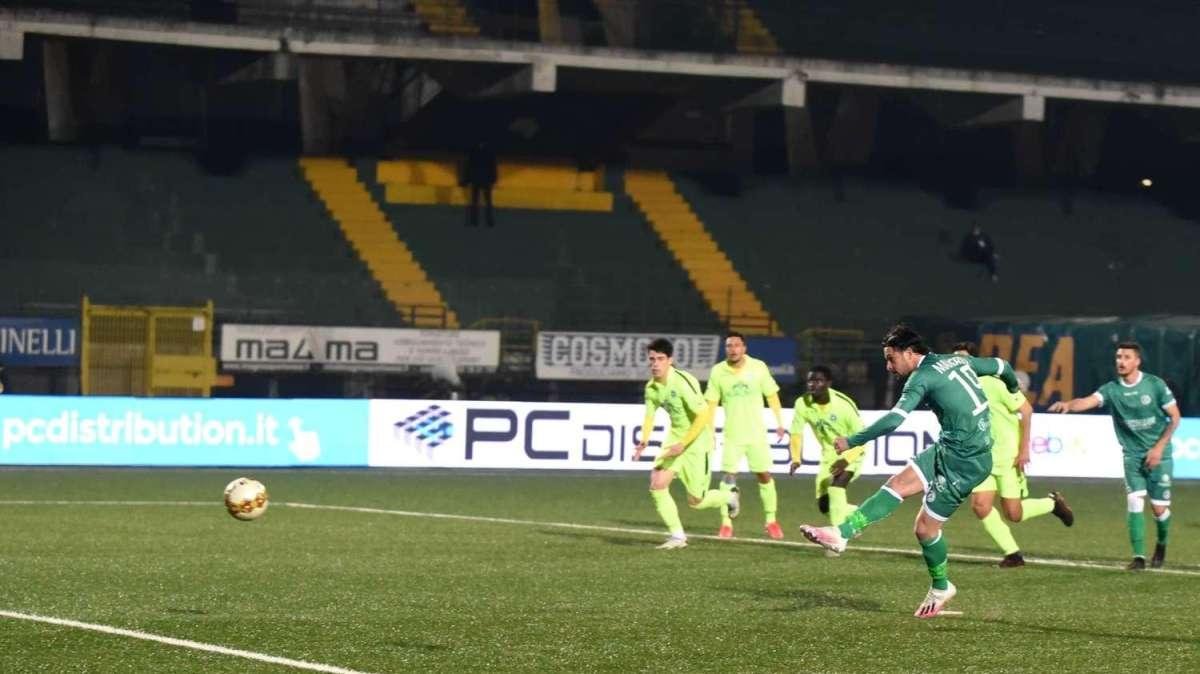 L'Avellino viene beffato al 92': Zambataro gela i lupi (1-1), ma il Bari scivola a -5 (2-1 Ternana)