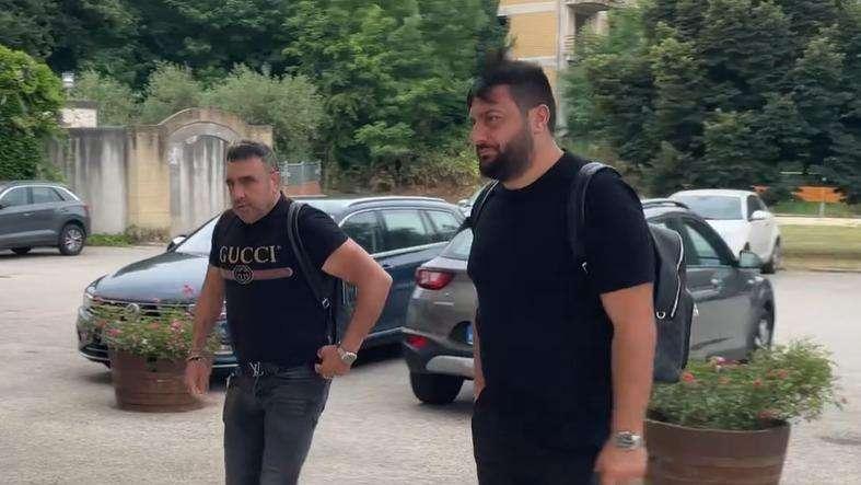 Tateo e Narcisi arrivati al Bel Sito Hotel: comincia l'incontro