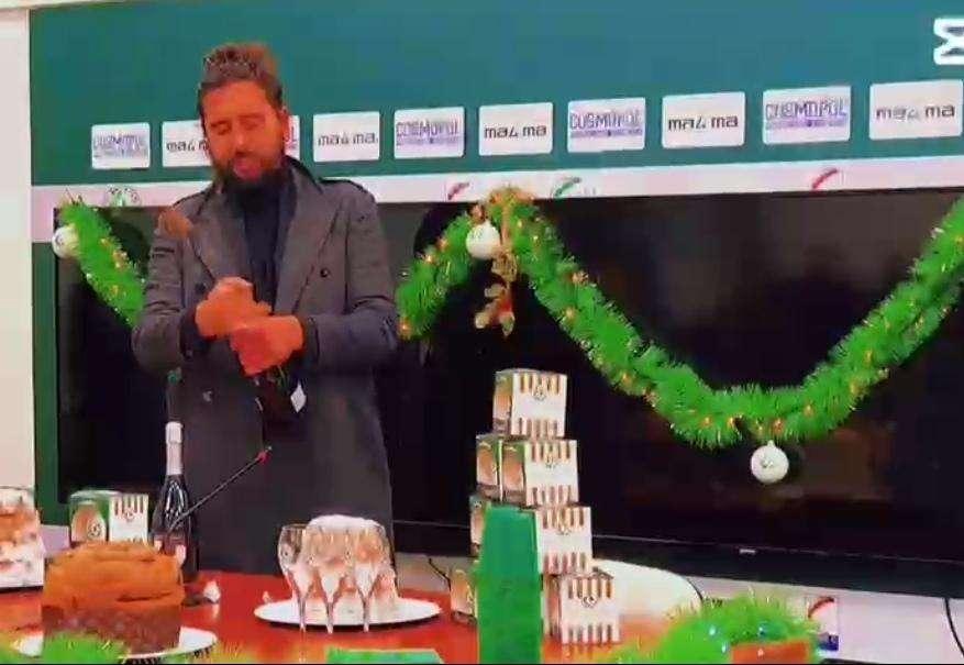 Avellino, doppio brindisi dopo l'allenamento. Giovanni D'Agostino ha brindato per Natale e per la nascita del figlio