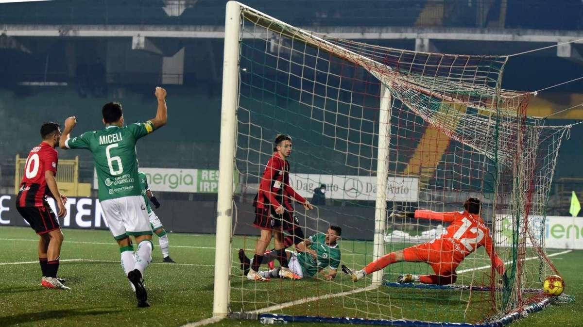 CdS: "L'Avellino cresce e serve il poker". Fella e Maniero "fanno" 7 e mezzo
