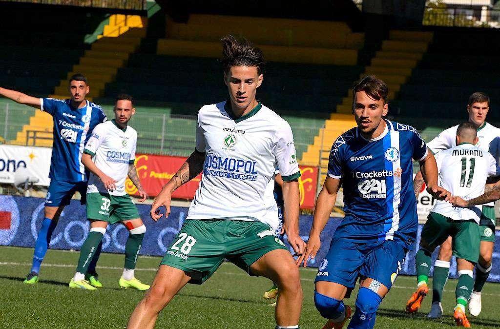 UFFICIALE - Un centrocampista saluta l'Avellino: giocherà nel girone C