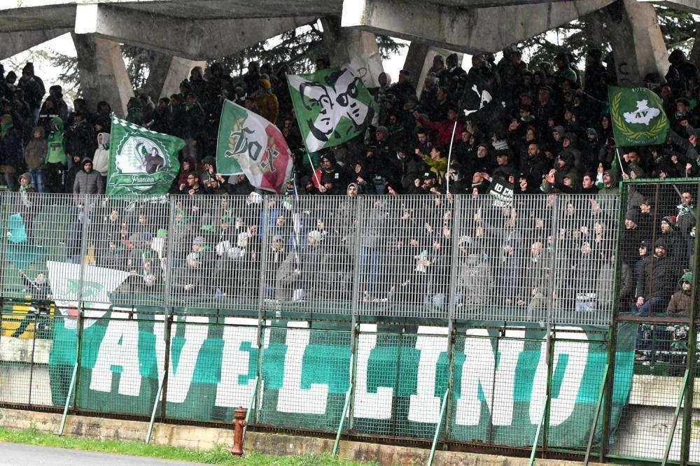 Colpito e affondato: l'Avellino crolla a Caserta, decidono Starita e l'ex D'Angelo