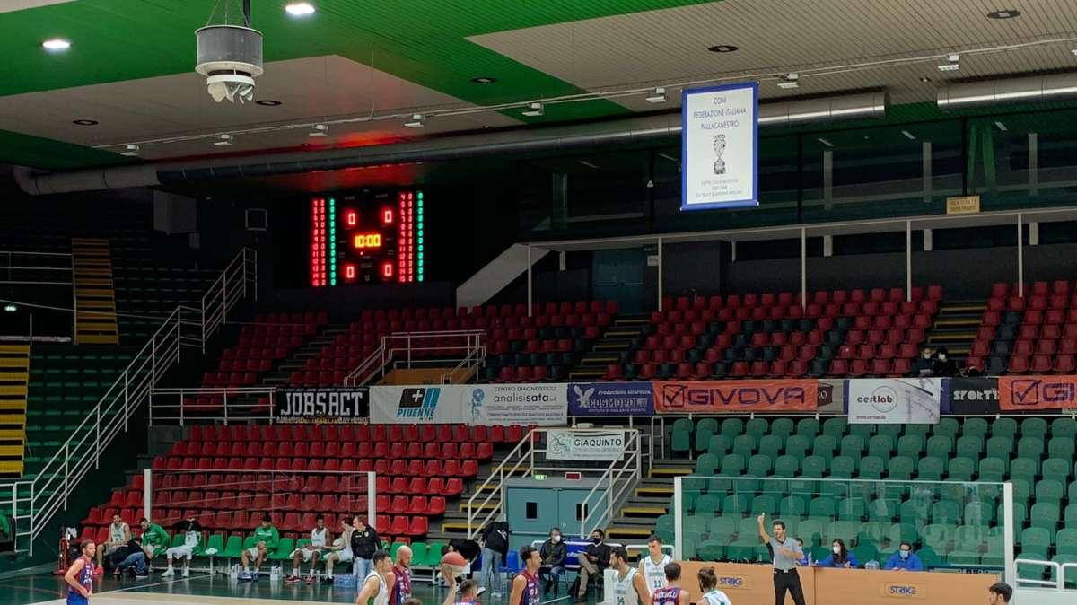 Scandone, debutto amaro. Salerno vince 75-82
