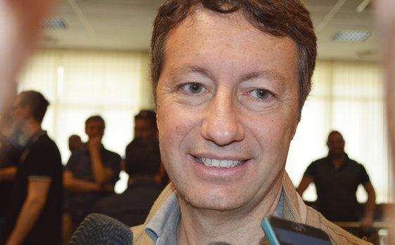 Avellino, De Cesare incontra la squadra prima della partenza per Trastevere