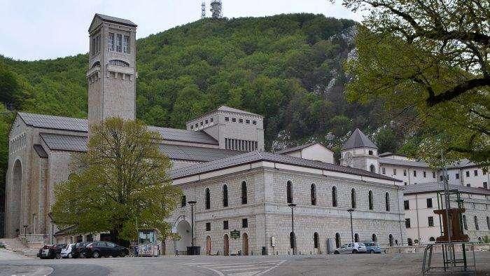 Avellino, stamane la squadra e lo staff in visita a Montevergine in vista del ritorno di domani con il Palermo