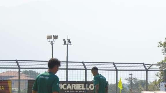 Squadra in campo nel pomeriggio a porte chiuse, Taurino intanto testa anche un nuovo modulo