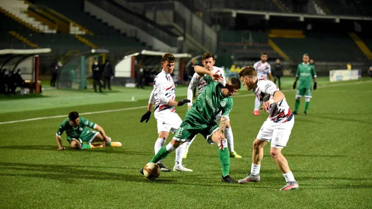 Catania-Avellino 3-1, le pagelle: Miceli e Tito in ritardo, Fella evanescente. Bene Santaniello e Rizzo