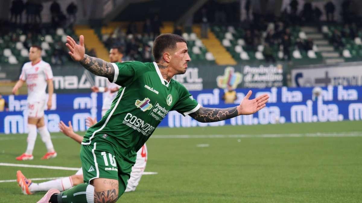 Avellino, il dubbio di Ballardini contro l'Entella: chi schierare accanto a Biasci?