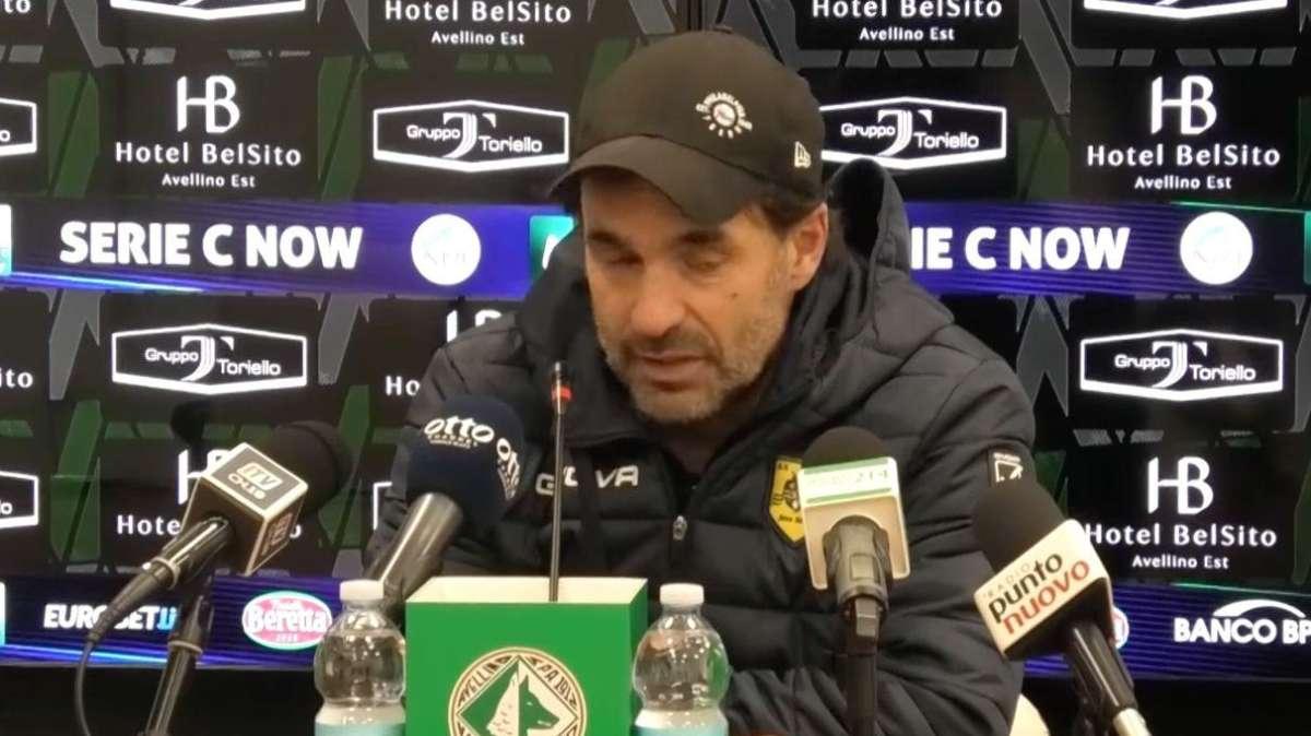 Juve Stabia, Pagliuca: "Oggi possiamo solo fare le nostre condoglianze per il lutto che ha colpito Perinetti"