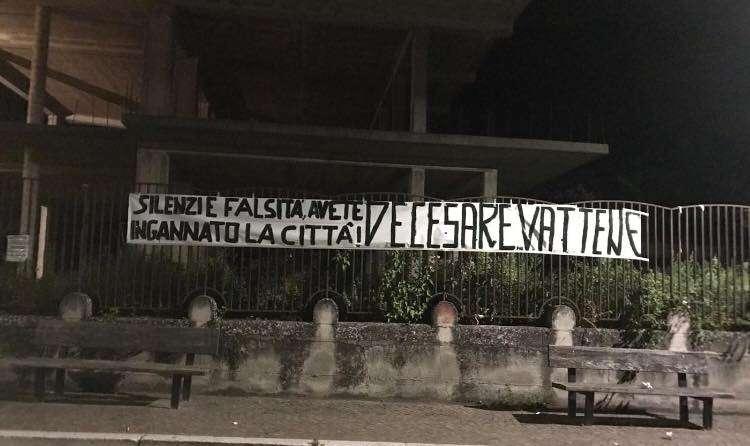 Piazza di Pandola contro De Cesare: "Avete ingannato una città"