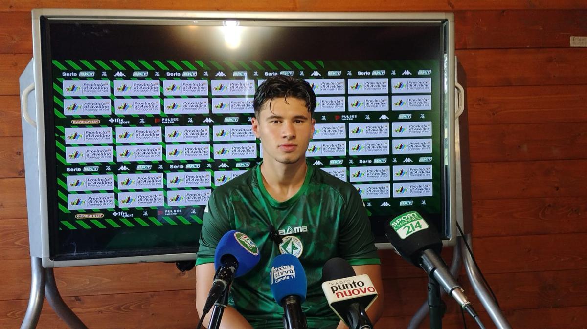 Moruzzi: "Spero di contribuire con molti assist, piazza avellinese incredibile"