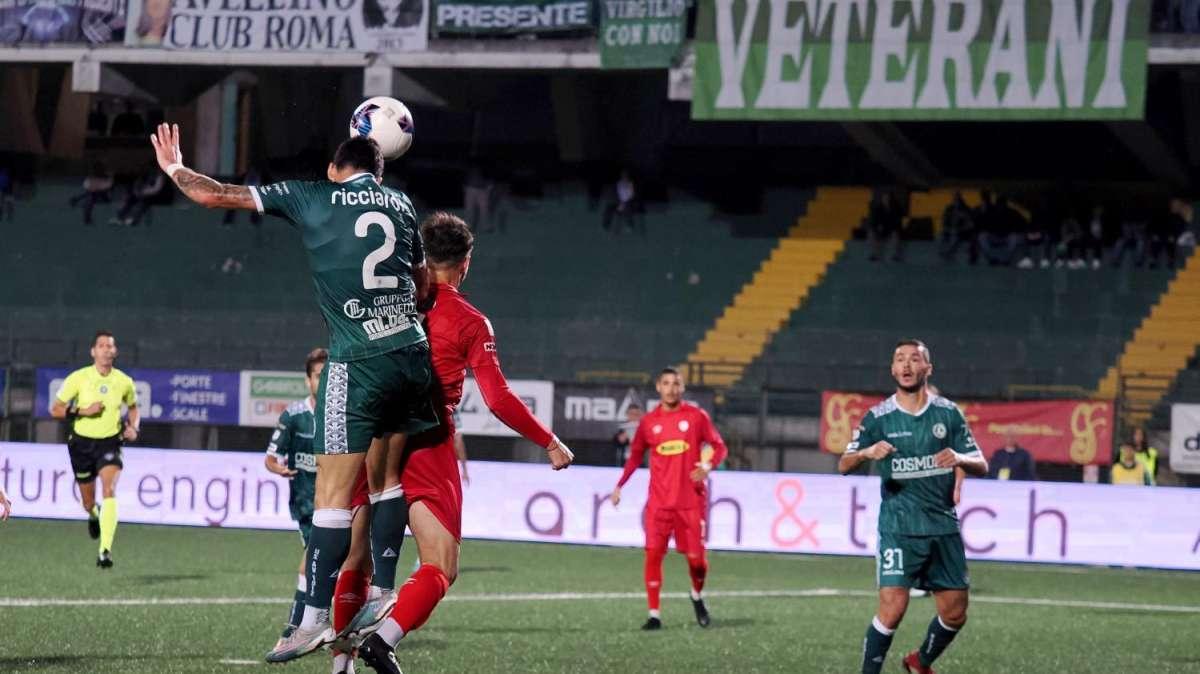 Avellino-Taranto 0-0, fine partita: regge il muro di Capuano, lupi sottotono