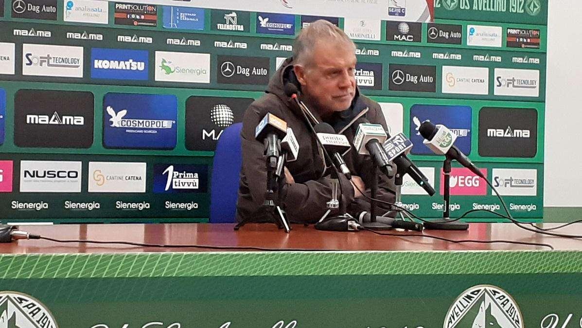 Braglia: "Voglio un Avellino con l'elmetto. Sarà un Palermo diverso da quello già affrontato mesi fa"