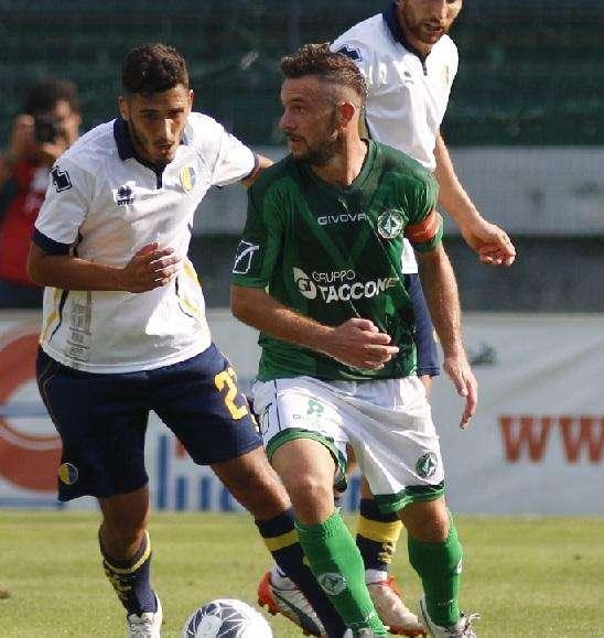 L'Avellino e la sua bandiera, per D'Angelo settima stagione in biancoverde