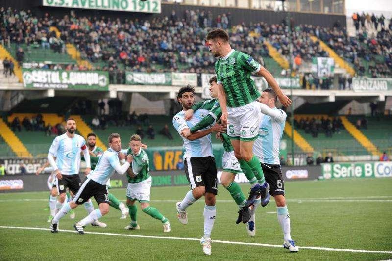 Avellino, nove reti alla Primavera, ma Novellino rischia di perdere Djimsiti