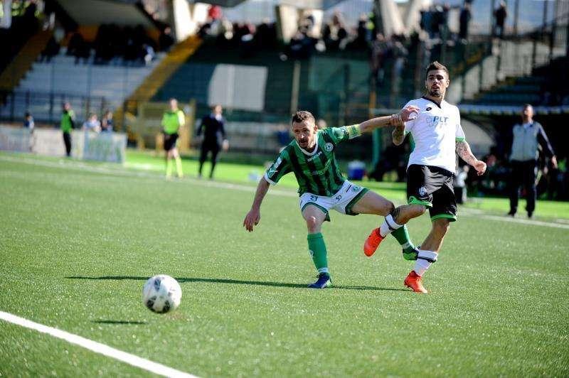 Avellino stanco, l'Ascoli banchetta: Cacia e Orsolini stendono i lupi (2-0)