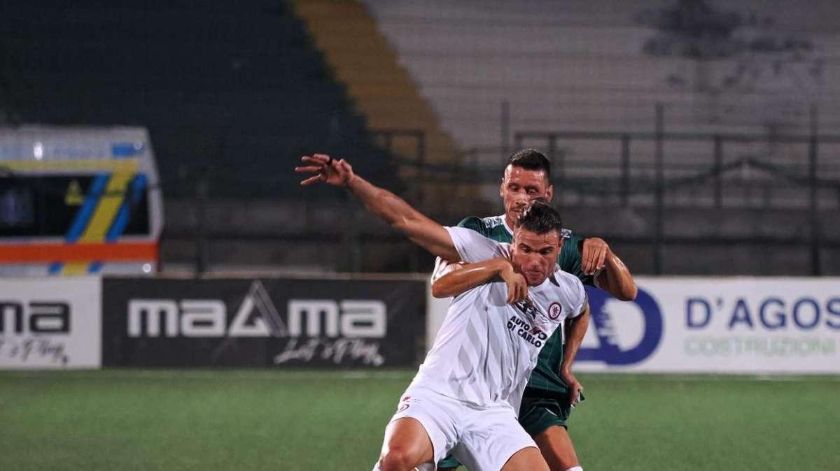 Messina-Avellino 1-0, fine primo tempo: lupi double face, dietro si sbanda
