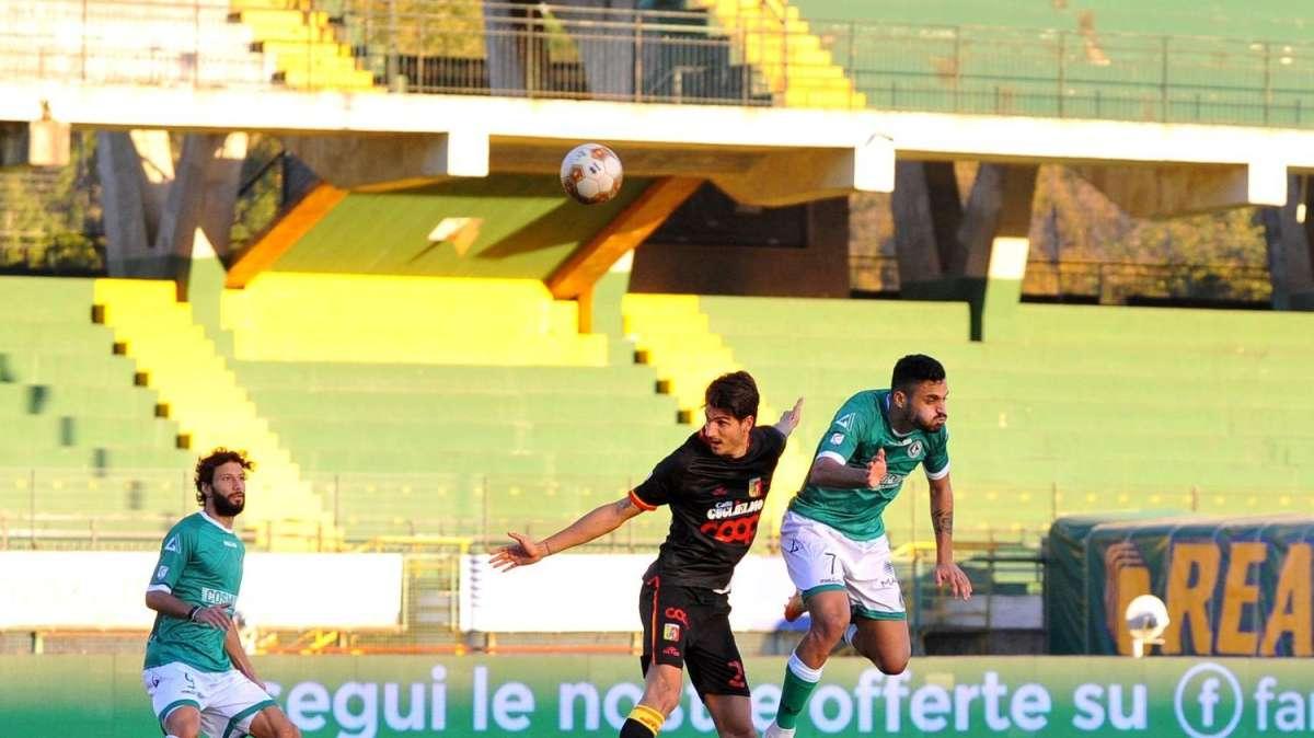GdS - L'Avellino crolla in dieci, che blitz per il Catanzaro