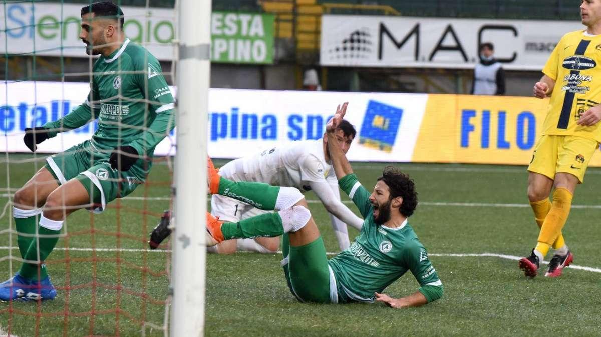 Turno infrasettimanale blocca-grandi: in vetta le distanze restano invariate. L'Avellino gioca bene ma non supera un Bisceglie coriaceo