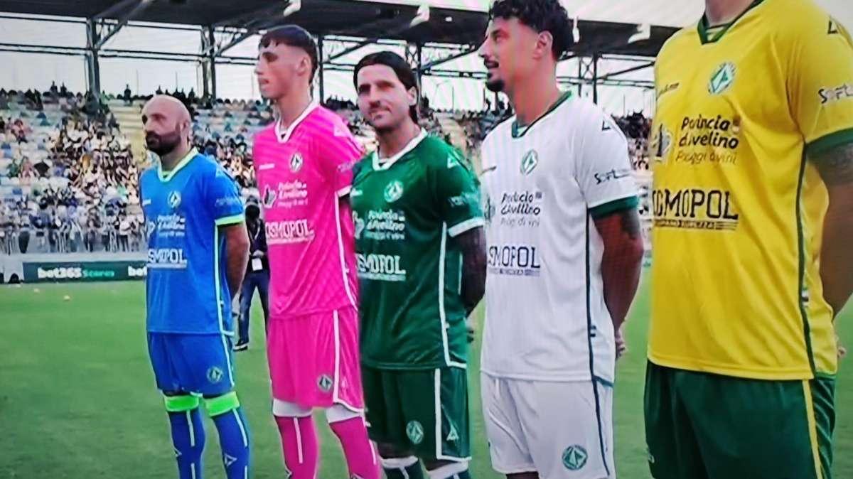 FOTO - Ecco le divise dell'Avellino 2025/26