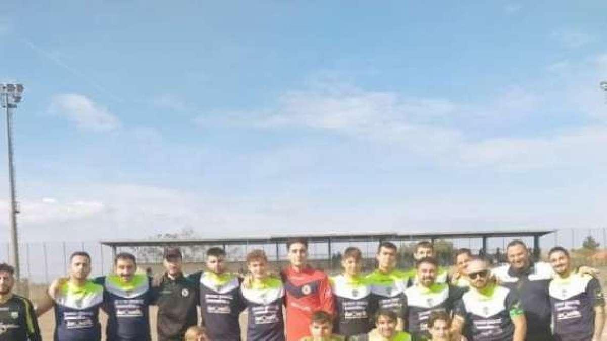 Seconda Categoria, gir. F. I risultati della 23a giornata: l'Etoile Montoro vince lo scontro diretto e riapre la corsa salvezza. Anche in vetta si riaprono i giochi