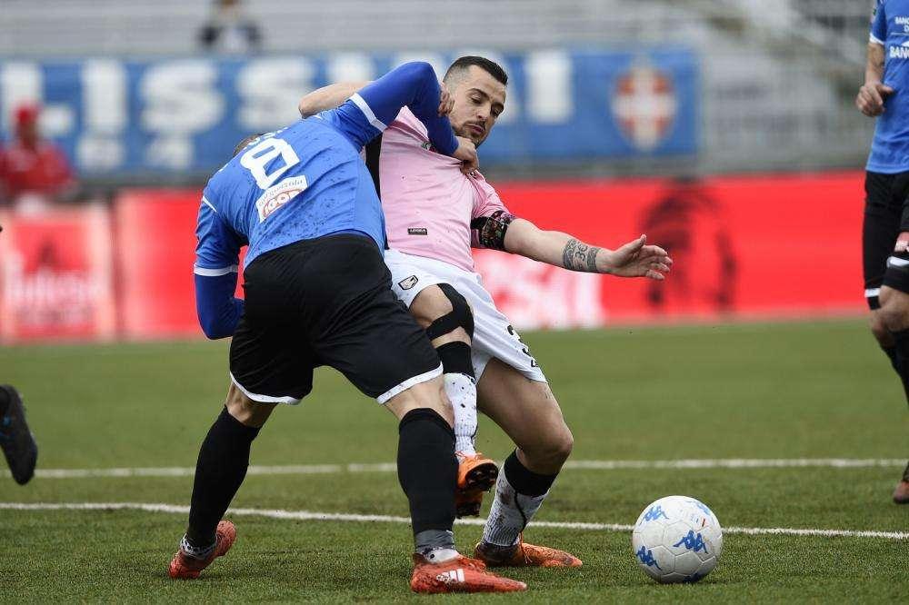 Serie B, un ex difensore biancoverde nel mirino della Salernitana