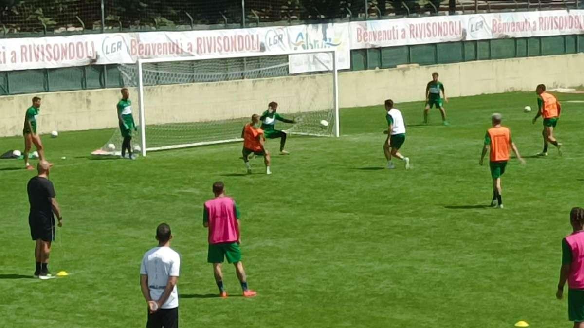Seduta mattutina giorno 5: lavoro fisico e mini torneo interno. Si ride e si fatica a Rivisondoli