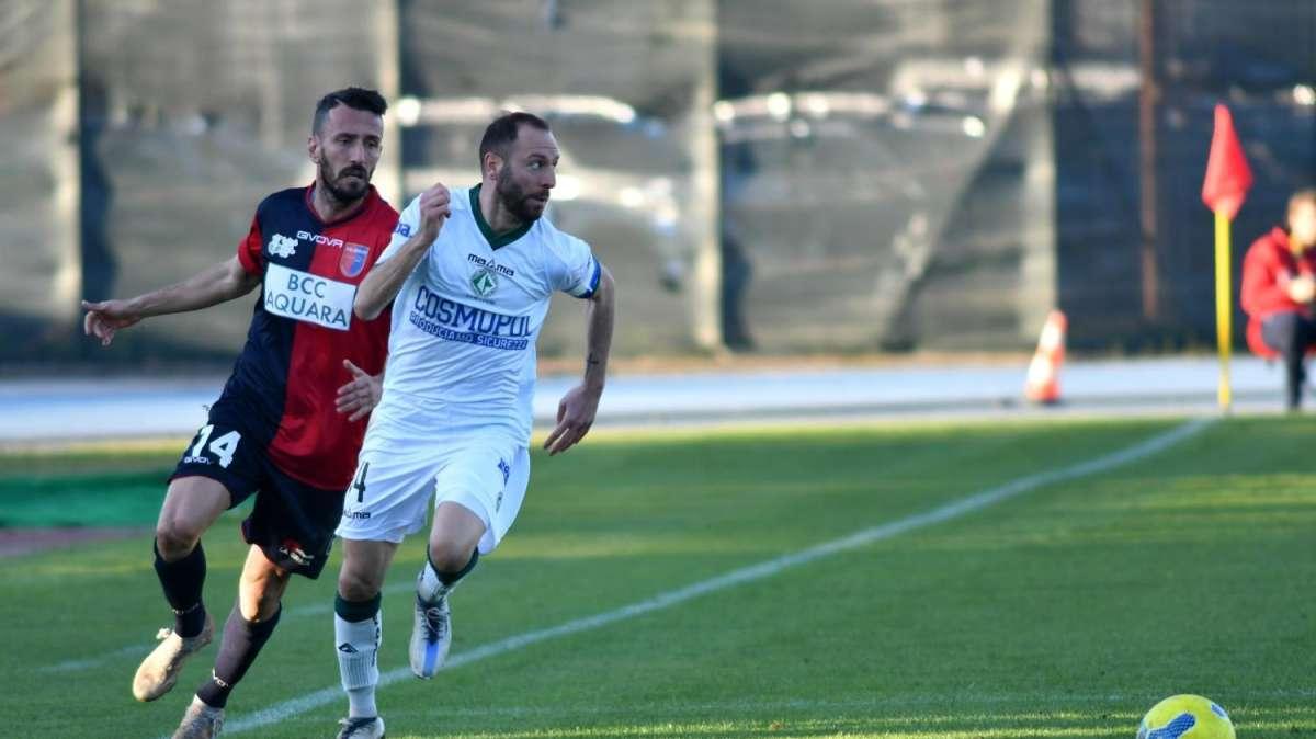 Avellino-Monopoli 0-0, fine primo tempo: lupi spuntati, Rolando si divora l'1-0