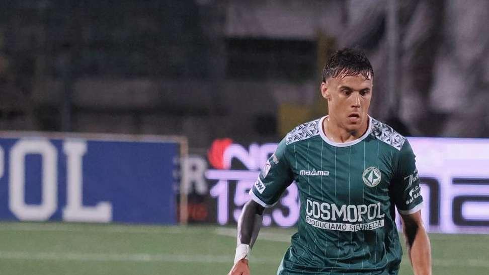 Varela, annuncio a sorpresa: lascia il calcio giocato a campionato in corso