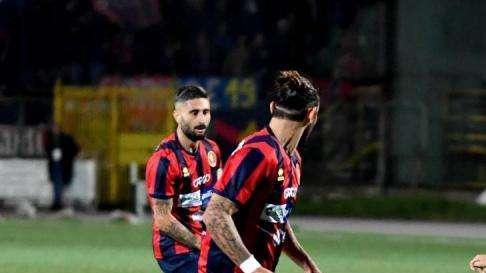 TS - Tonti su tutti, bene anche il capitano